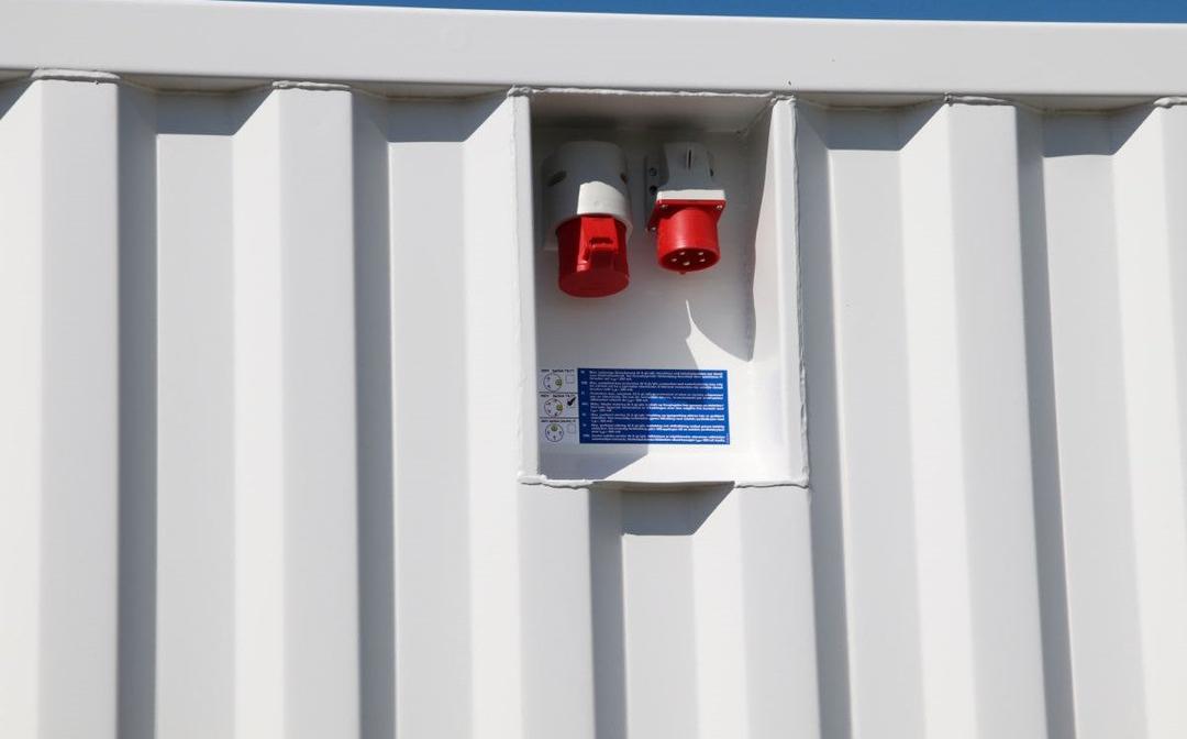 NUEVA OFICINA Y CONTENEDOR BASE HABITABLE