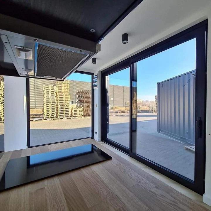 Contenedor de envío modificado en oficina