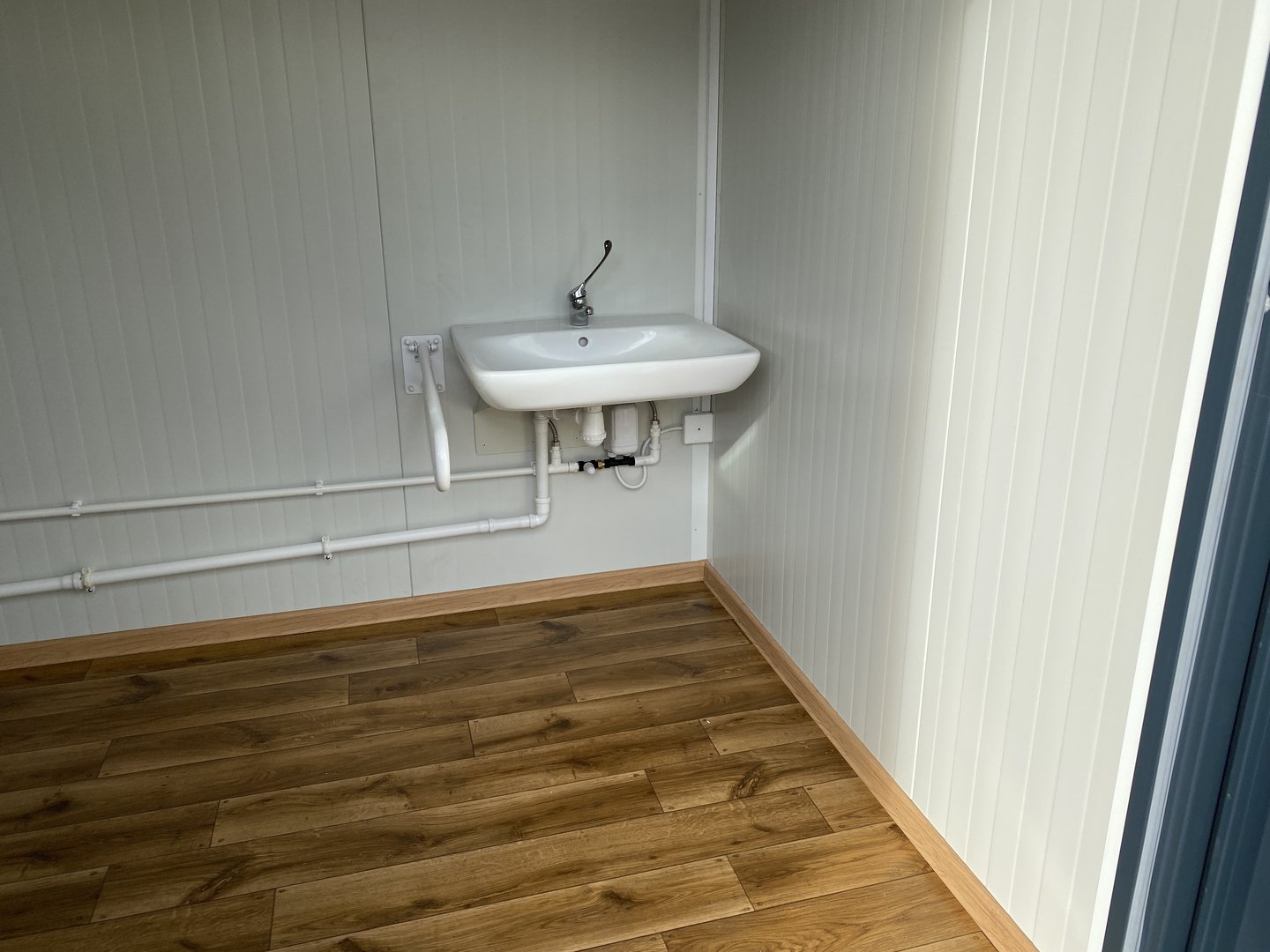 Contenedor de inodoro para discapacitados discapacitados inmediatamente