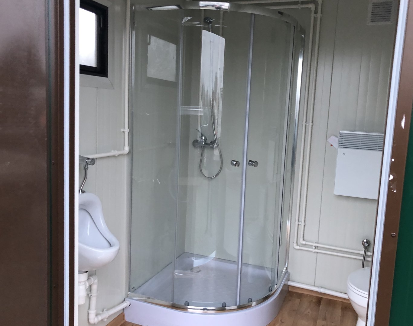 Contenedor de ducha de 4x2 metros