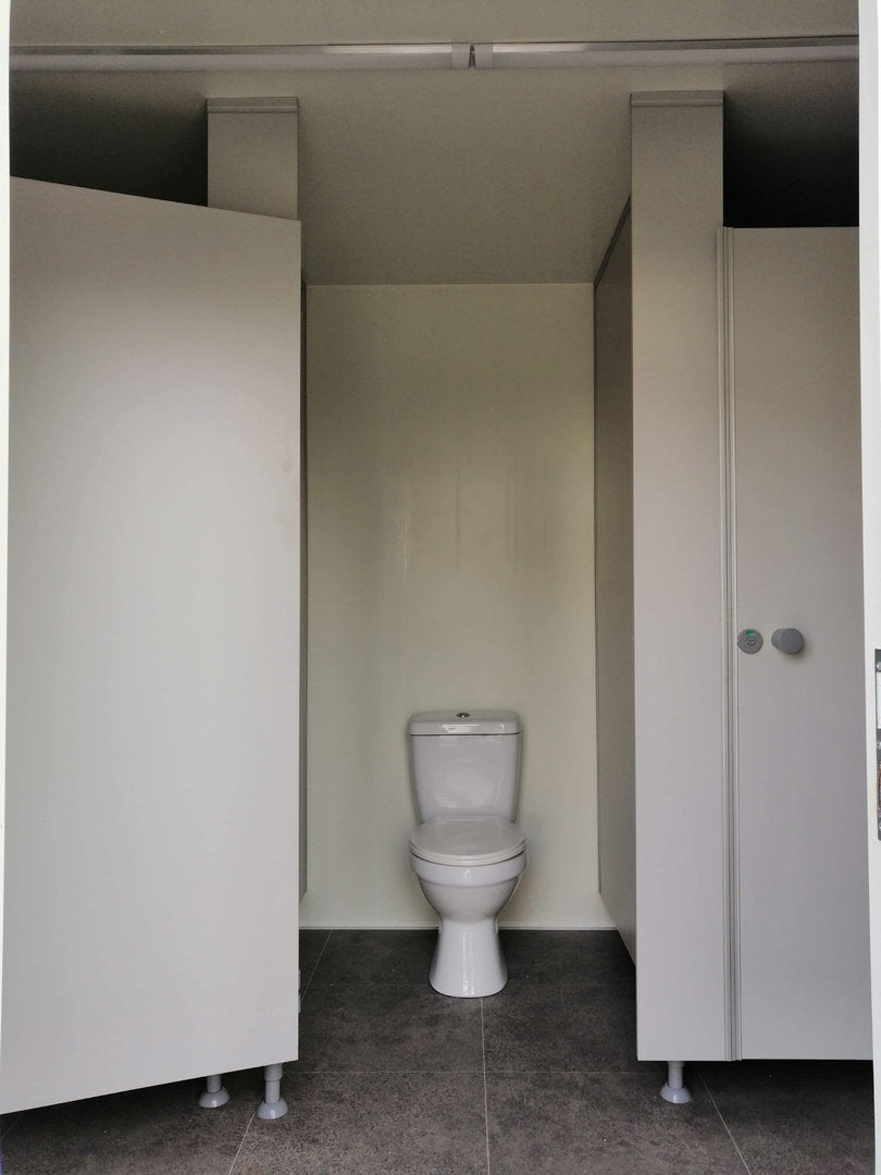 Remolque WC con doble WC 6x2,40 metros.