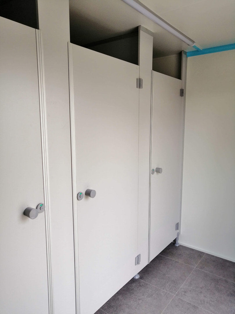 Remolque WC con doble WC 6x2,40 metros.