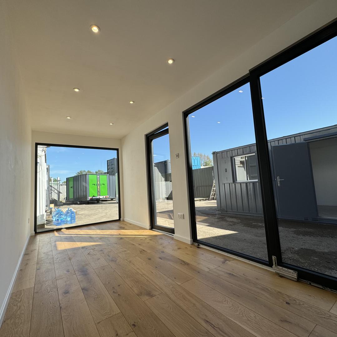 CONVERSIÓN PERSONALIZADA DE CONTENEDOR DE ENVÍO DE 20 x 8 pies | Edificio portátil | Oficina de jardín | N.º 935