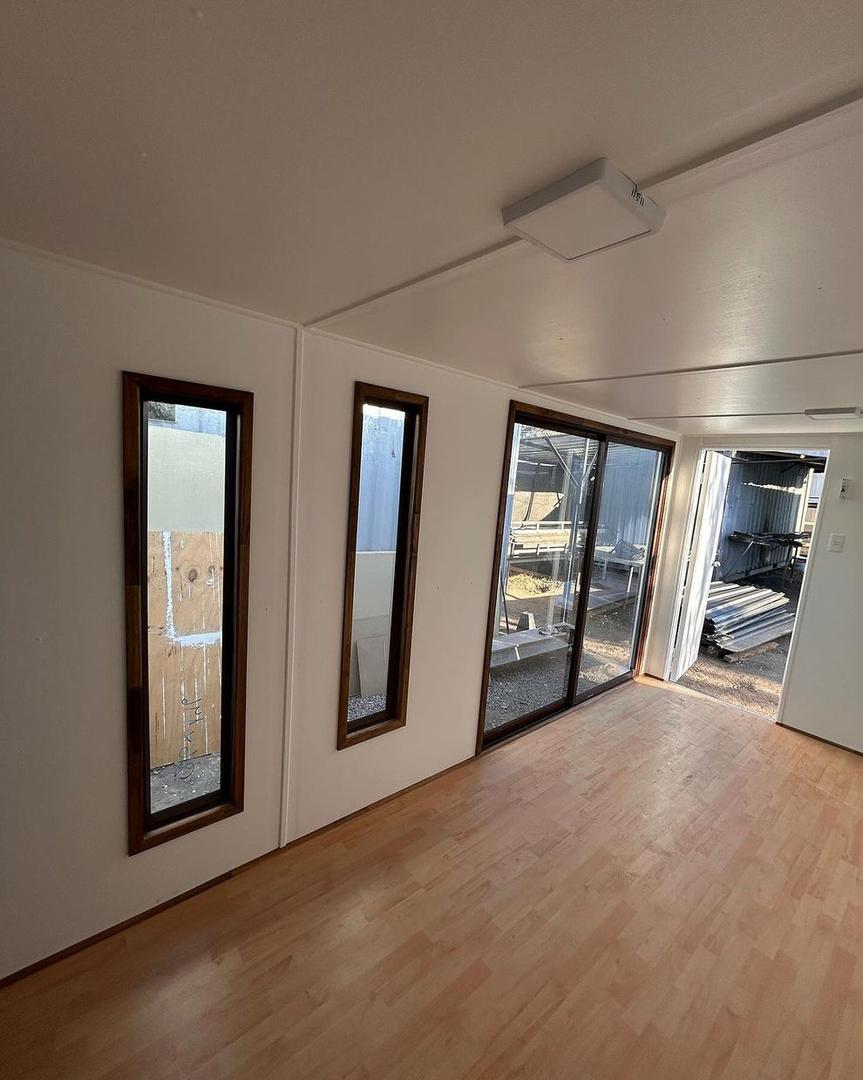 Módulo Oficina con baño 20 pies.