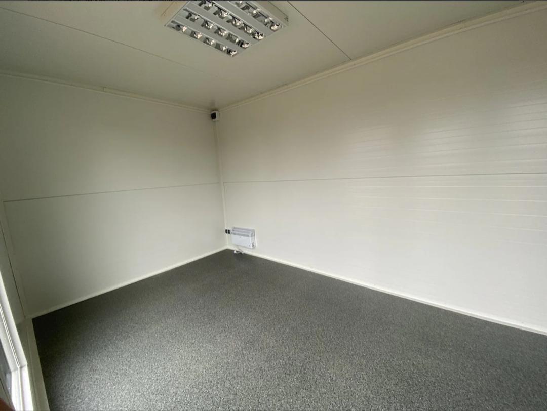 CONTENEDOR DE TIENDA/SALA DE VENTAS/DE OFICINA TIPO CASA DE JARDÍN "LINZ"