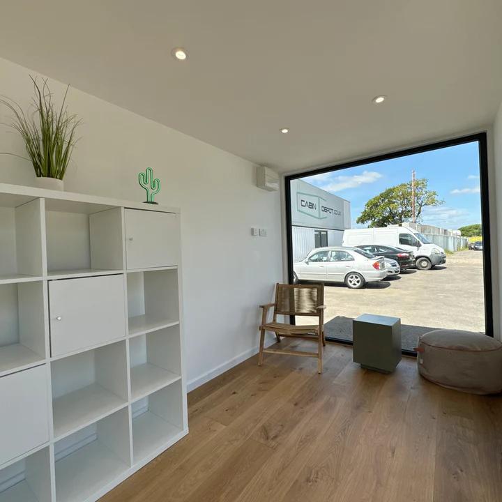 Oficina de Jardín 20x8ft CONVERSION DE CONTENEDOR DE TRANSPORTE A MEDIDA | Edificio Portátil