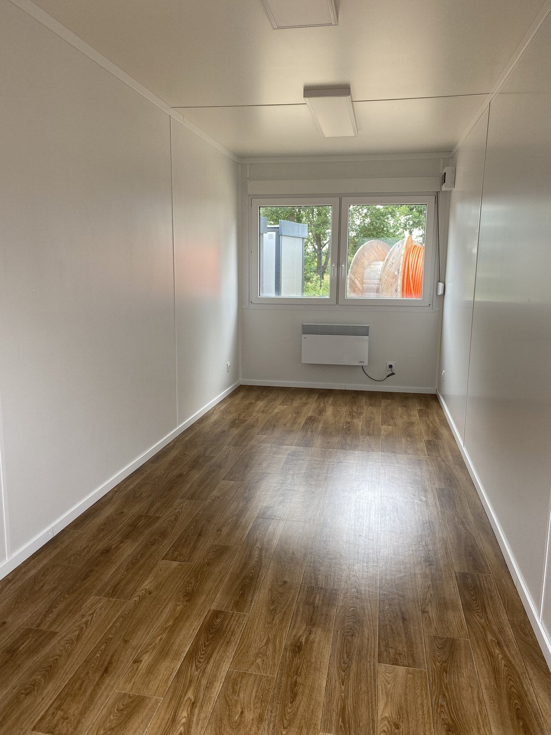 Contenedor de oficina premium apilable 6,00 x 2,43m