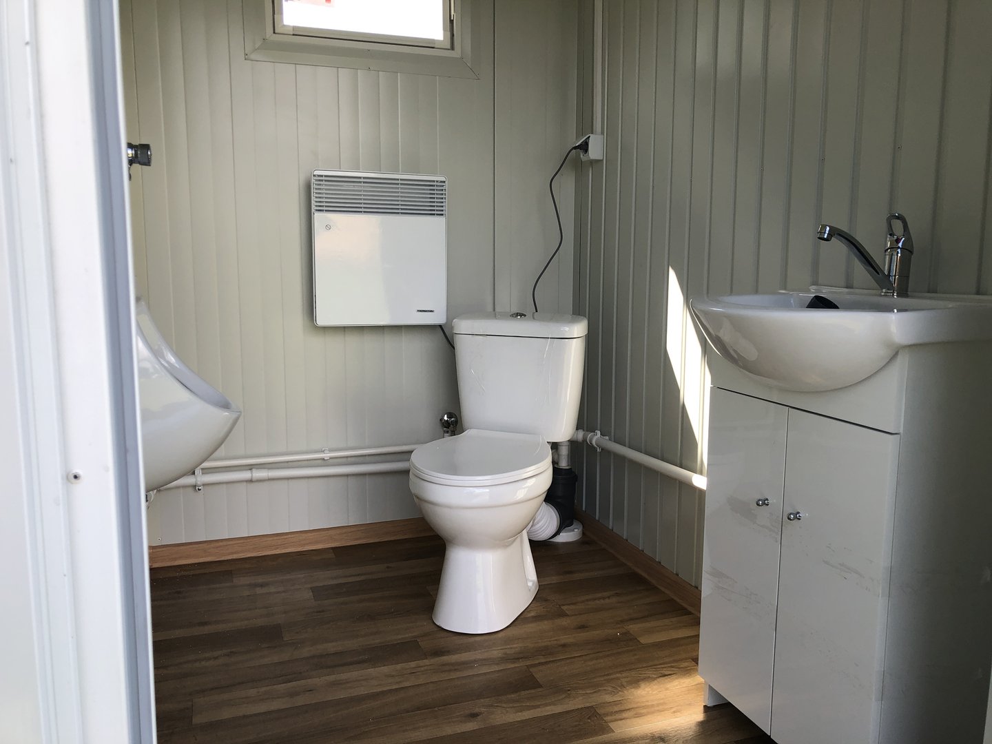 Contenedor sanitario - inodoro + ducha + cisterna