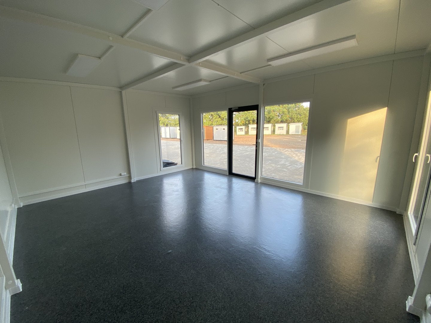 Contenedor de oficina tipo "London" 6,00 x 5,00 m