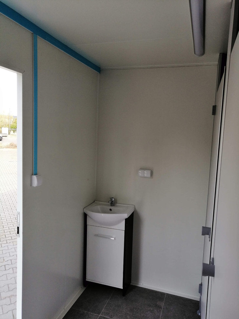 Remolque WC con doble WC 6x2,40 metros.