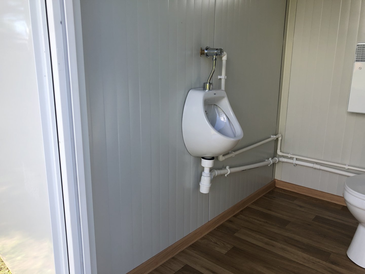 Contenedor sanitario - inodoro + ducha + cisterna