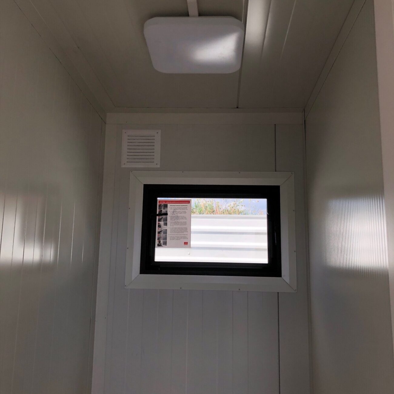 Contenedor de panel sándwich con aseo, aseo para discapacitados, 6,00×3,00