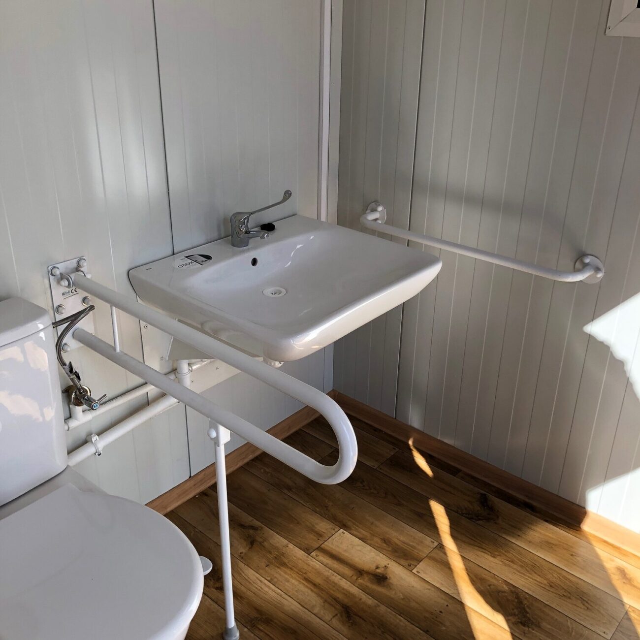 Contenedor de panel sándwich con aseo, aseo para discapacitados, 6,00×3,00