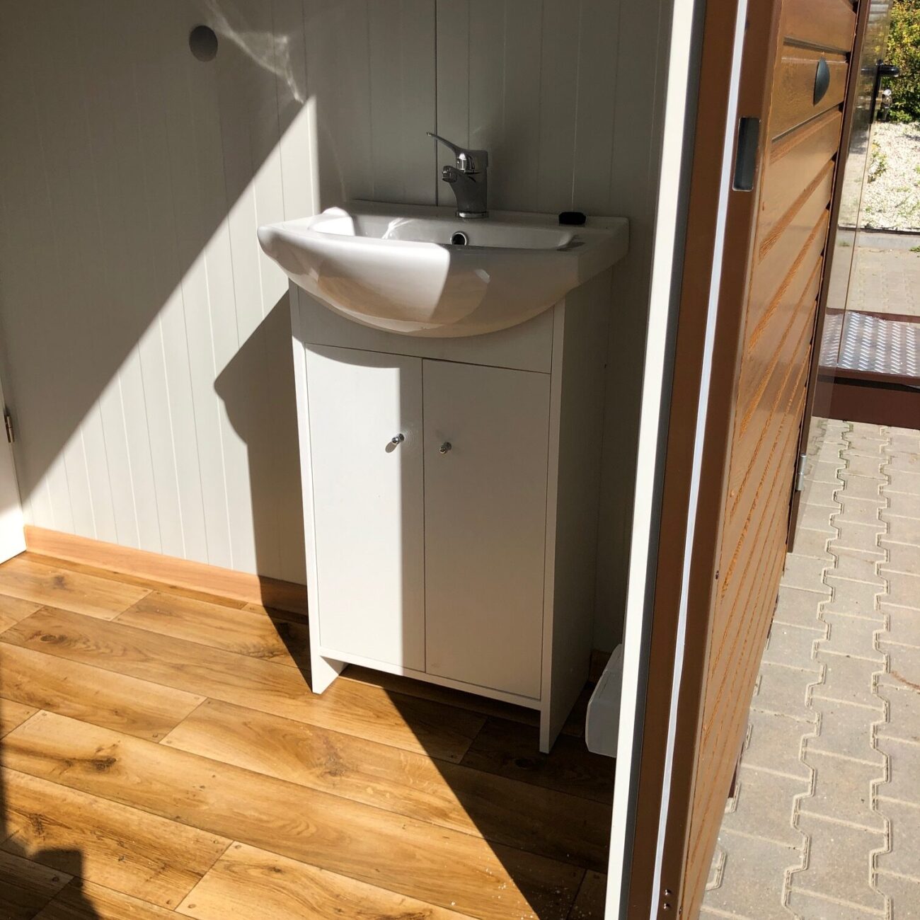 Contenedor de panel sándwich con aseo, aseo para discapacitados, 6,00×3,00